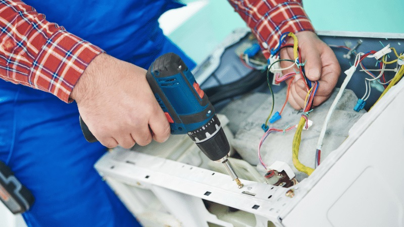 Çeşme Vaillant Vaillant çamaşır makinesi kart tamiri – Su almama arızası orijinal parça ile giderildi. - Teknik servis örneği